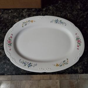 Pfaltzgraff Meadowlane serving platter.